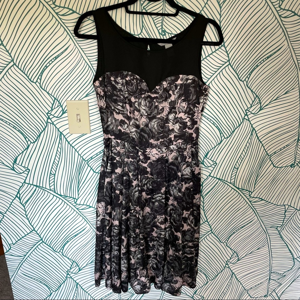 H&M Knee-length A-line Pleated Occasion Dress - sz 6 - gently worn - Sheer top